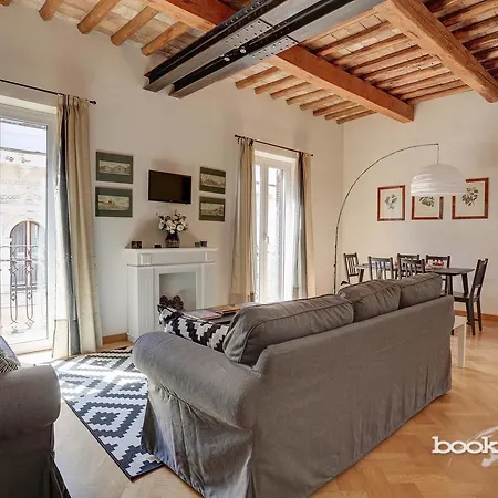Glamorous Trevi - Bookwedo