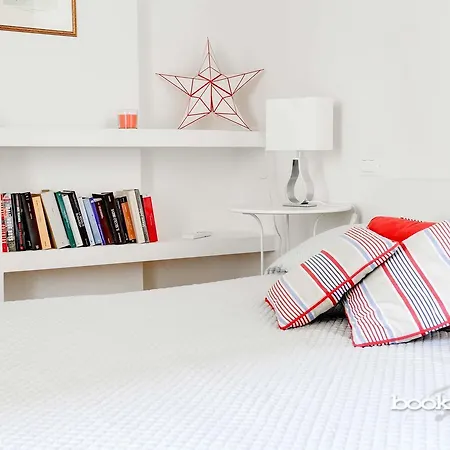 Glamorous Trevi - Bookwedo